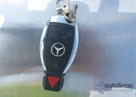 2013 Mercedes-Benz C 300 из США, поврежденный, VIN WDDGF8AB9DR275448